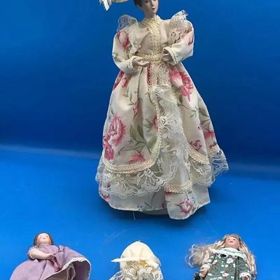BQ103 Vintage Victorian Porcelain Dolls
