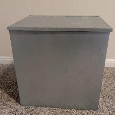 McShane Insulated Galvanized Steel Porch Box