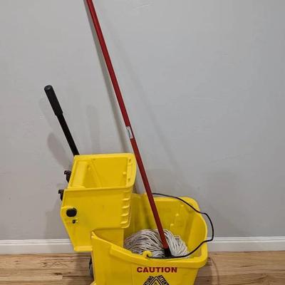 Rubbermaid Mop Bucket 