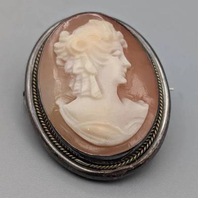 Cameo Pendant Pin