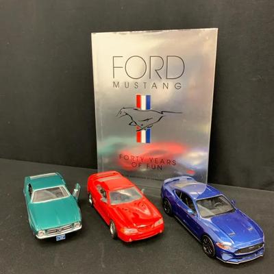Ford Mustang Model Cars + Book 