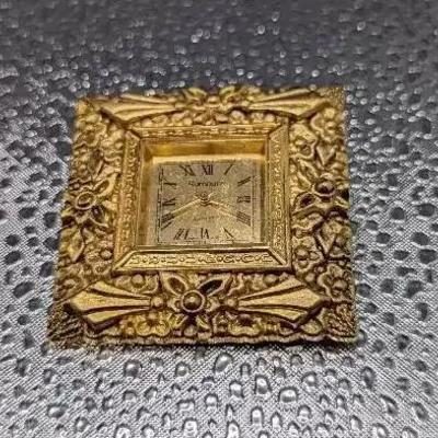 Rumours Small Clock And A Brooch 