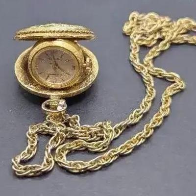 Fashiontime Quartz Watch With A Long Chain