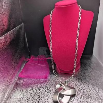 Jewel Envy Trifari Crown Silvertone Celtic Knot Pendant Necklace 