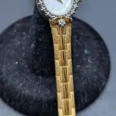 Pulsar Quartz V 400 L 246A Watch