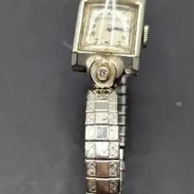 Munwill White Face Black Numbers Watch