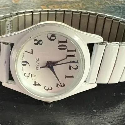 White Face Black Numbers Quartz Watch