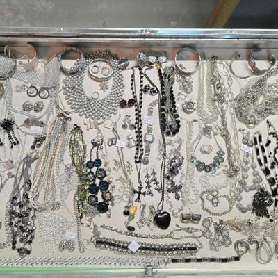 Sale Photo Thumbnail #177