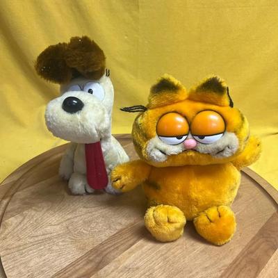 Vintage Dakin Garfield and Odie plush toys from the 1980s