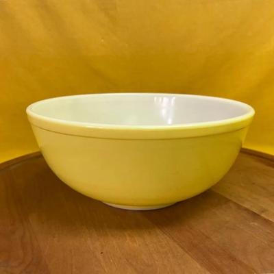 Vintage Pyrex #404 yellow and white mixing bowl