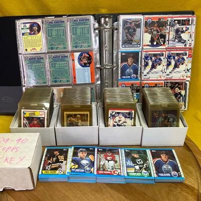 A collection of over 700 vintage hockey trading cards