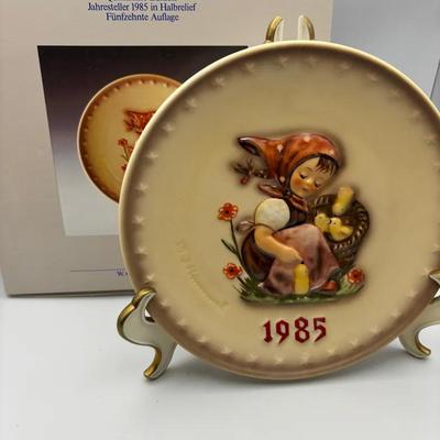 Hummel 1985 Collectors Bas-Relief Plate