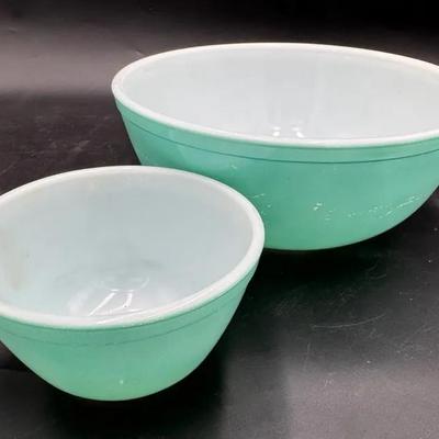 Pyrex Mixing Bowls, Qty 2