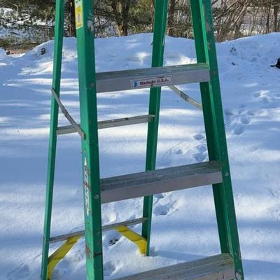 Werner 6’ Fiberglass Step-Ladder 