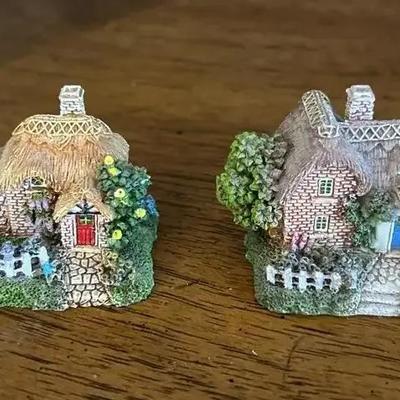 2 Mini Ceramic Houses - Decorative Figurines, Unmarked 2" Tall