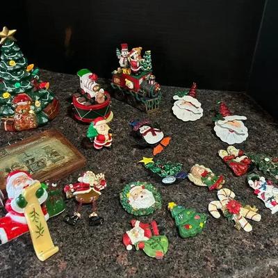 Vintage Christmas - Light Up Tree, Small Picture, Santas, Magnets, App Spreaders In Train