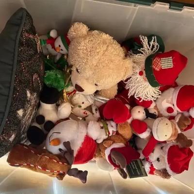 Christmas Plush + Pillow - Gund Reindeer, Ty Sleighbelle (2), 1998 Holiday Teddy & Flakesy