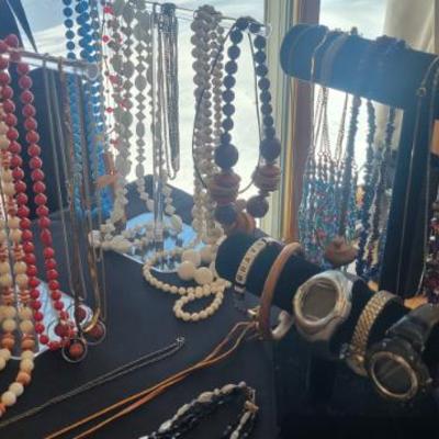 Sale Photo Thumbnail #202: Jewelry 