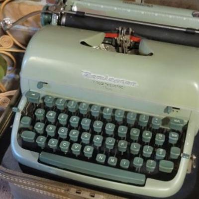 Sale Photo Thumbnail #162: Vintage Typewriter 