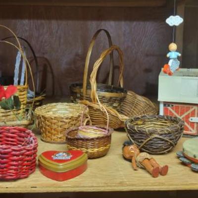 Sale Photo Thumbnail #192: Baskets 