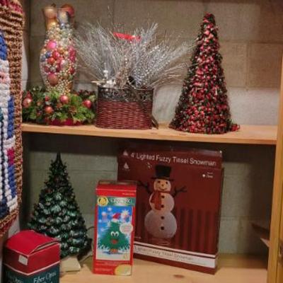 Sale Photo Thumbnail #141: Holiday and Ceramic Christmas Tree 