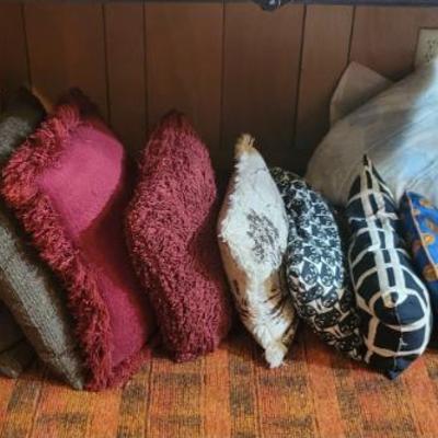 Sale Photo Thumbnail #168: Throw Pillows