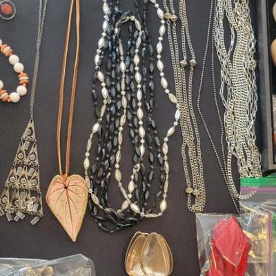 Sale Photo Thumbnail #204: Jewelry 