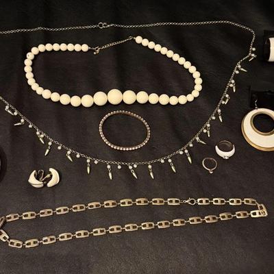 Vintage White & Gold-Tone Jewelry Lot – Necklaces, Bracelets, Earrings & Rings | Elegant Statement S