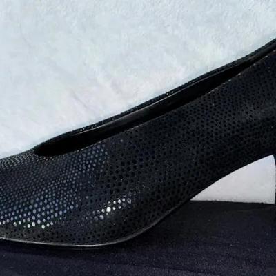 Vaneli Women’s Black Textured Low Heel Pumps – Size 8M