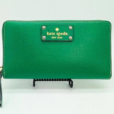 Sale Photo Thumbnail #136: Green Kate Spade Wallet Like New