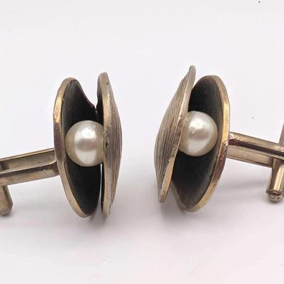 Sale Photo Thumbnail #107: Vintage Clam Shell with Faux Pearl Cufflinks
