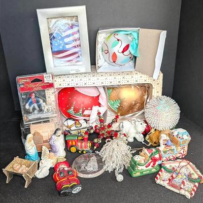 Sale Photo Thumbnail #234: Vintage Christmas Ornament and Decor Lot