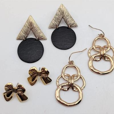 Sale Photo Thumbnail #56: Three Pairs of Vintage Pierced Earrings | Small Bows | Geometric | Gold Tone Circles