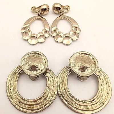 Sale Photo Thumbnail #34: 2 Pairs of Gold Tone Clip On Earrings