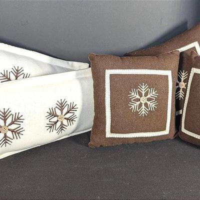 Sale Photo Thumbnail #238: 5 Seasonal Winter Snowflake Accent Pillows