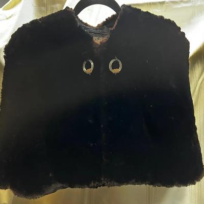 Pellicceria M. Deffar Trieste Fur Capelet
