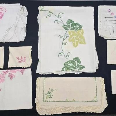 Vintage Embroided & Crocheted Tablecloths & Matching Napkins, Round Pink Embroided Tablecloth