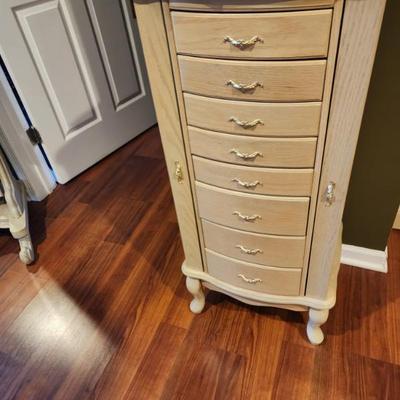 Sale Photo Thumbnail #132