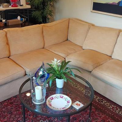 BEAUTIFUL COMFORTABLE FAMILY-SIZE L SHAPE SOFA