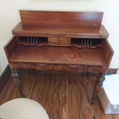 VINTAGE WOOD OFFICE DESK