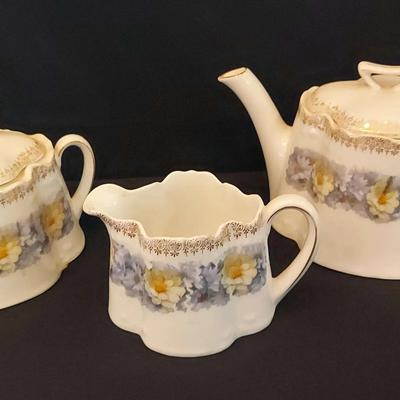 FIVE PIECE TEA SET FROM BAVARIA