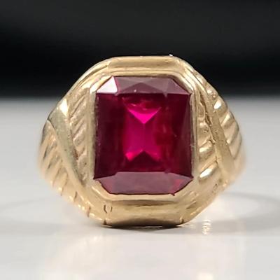 10K Gold Ruby Ring Size 8