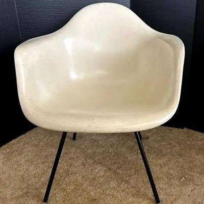 Mid-Century Modern Herman Miller Fiberglass Armchair