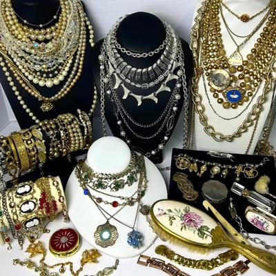 Vintage Vanity & Costume Jewelry Necklaces & Bracelets