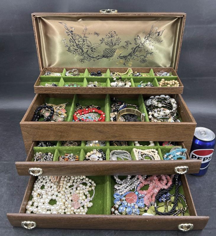 Sale Photo Thumbnail #4