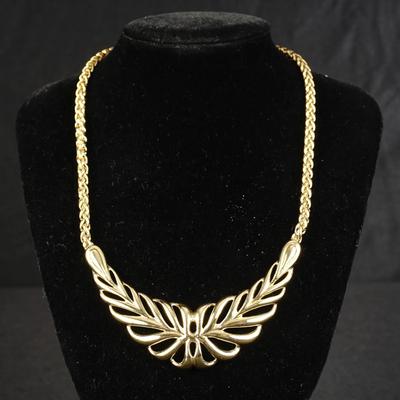 8" Trifari Gold Tone Vintage Necklace