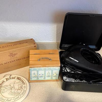 Pampered Chef Cookie Decorator NIB, Hamilton Beach Hand Mixer, Stone Bread Warmer, And More