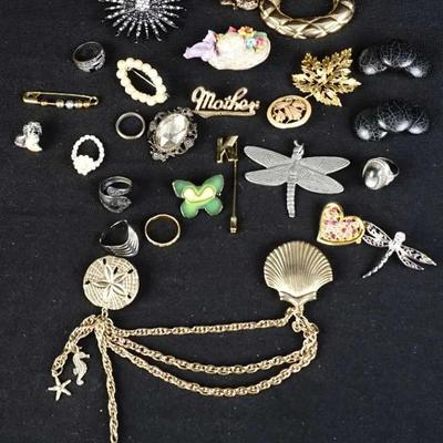 Fashion Jewelry Vintage Collection: Brooches, Pins, and Statement Pieces