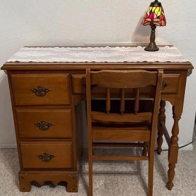 Vintage Solid Hard Rock Maple Early American Colonial Style Student Desk