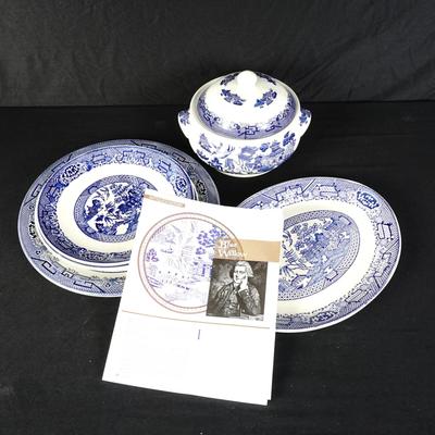 Blue Willow Churchill England Fine China 6 Piece Set of Blue & White Chinoiserie Porcelain